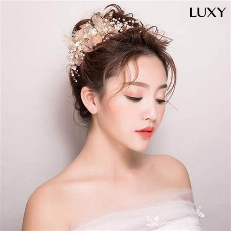 Búi tóc có phụ kiện kèm theo