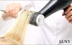 Cách giữ nếp tóc lâu khi uốn giả