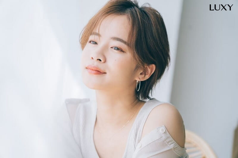 Tóc ngắn mái bay cho mùa hè