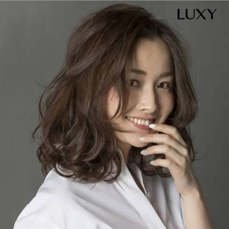 Tóc ngắn mặt dài uốn sóng lơi cho khuôn mặt dài và gầy