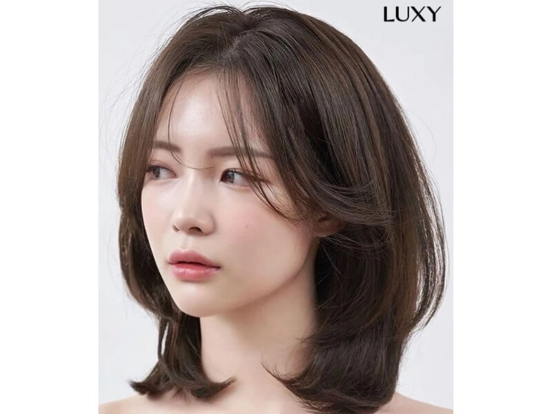 Tóc lob thẳng ngang vai cho khuôn mặt dài và gầy