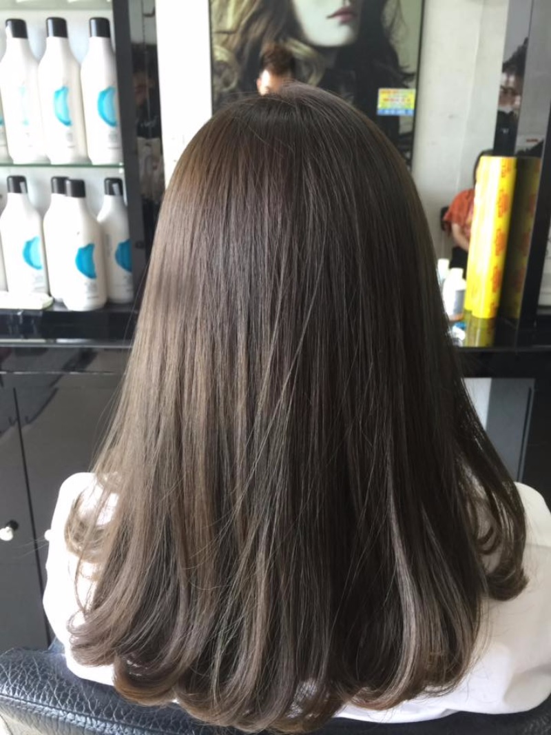 Tóc dài uốn cụp đuôi