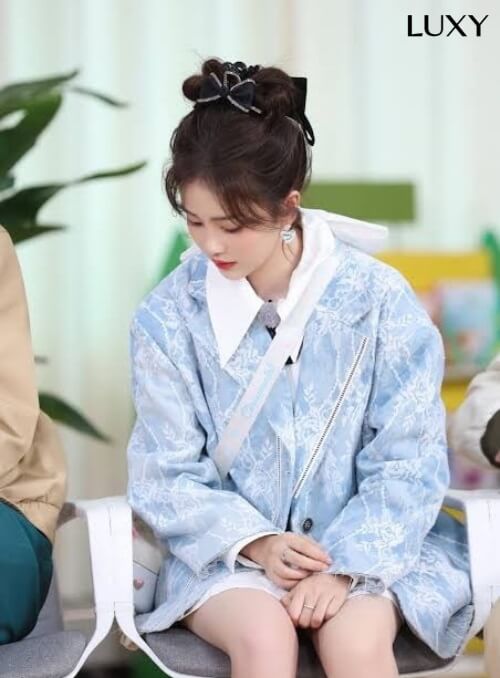 Tóc búi nơ đi đám cưới
