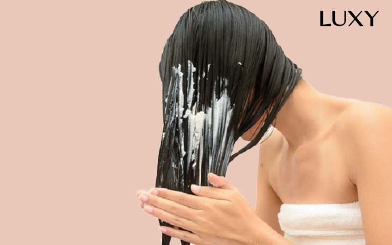 Hướng dẫn các bước gỡ rối tóc giả đúng cách