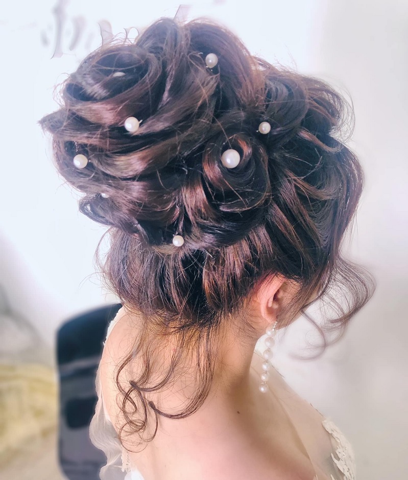 Kiểu tóc giả cột búi xoăn lơi kiểu cô dâu