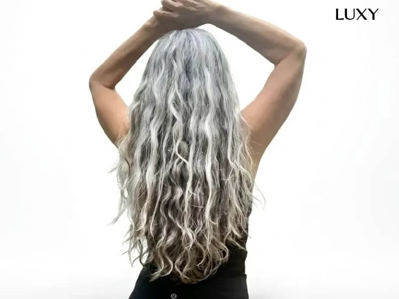 Tóc giả màu xám khói kiểu ngắn xoăn xù mì