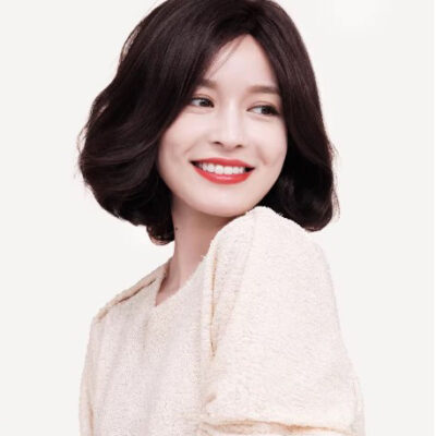 Tóc giả nữ ngắn LUXY xoăn cụp ngang vai rẽ ngôi bằng tóc thật có da đầu