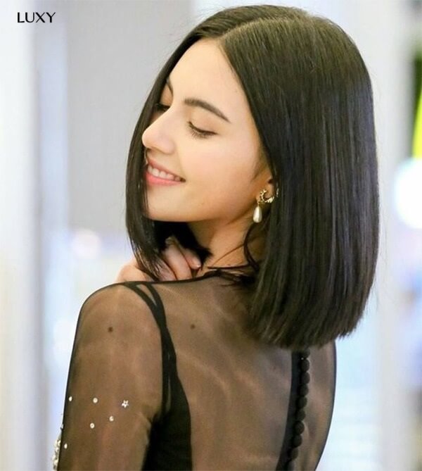 Tóc ngang vai thẳng đen
